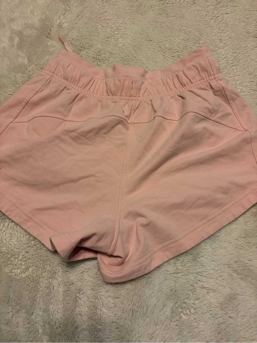Lululemon inner glow shorts sz 4 vguc